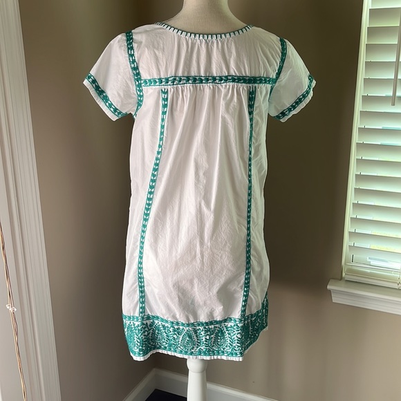 House of Pom Knee Length Short Sleeve White Dress with Green Appliqué Size S - Picture 3 of 4